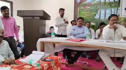 अमरावती: खासदार बळवंत वानखडे यांचा अधिकाऱ्यांना सणसणीत इशारा जनतेच्या कामात हलगर्जीपणा खपवून घेणार नाही"
