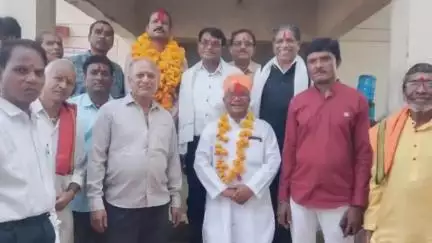 मंडला: निषादराज मंगल भवन में ढीमर माझी समाज की नई कार्यकारिणी गठित, उमाशंकर सिंधिया अध्यक्ष और बैशाखू नंदा उपाध्यक्ष बने