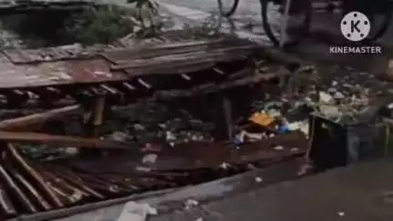 ঠাকুরপুকুর-মহেশতলা: মহেশতলা পৌরসভার ২৫ নম্বর ওয়ার্ডে বেহাল নিকাশ নালা ব্যবস্থা অল্প বৃষ্টিতেই জলমগ্ন হয়ে যায় এলাকা