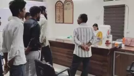 डग: मेहरपुरा के ग्रामीणों ने दबंगों के साए में वोटिंग के आरोप लगाए, पोलिंग बूथ न बनने पर चुनाव बहिष्कार की चेतावनी
