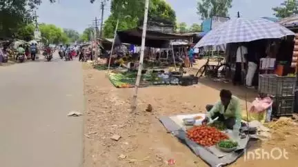 রানিবাঁধ: রানিবাঁধে স্থায়ী সবজি বাজারের দাবি ব্যবসায়ী থেকে চাষীদের, পঞ্চায়েত সমিতির সভাপতি জানান জায়গার খোঁজ চলছে #jansamasya