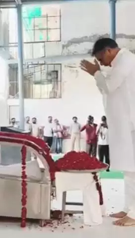 आमेर: भाजपा के पूर्व प्रदेश अध्यक्ष ने श्रद्धेय भगवान सिंह रोलसाहबसर को अर्पित की श्रद्धांजलि