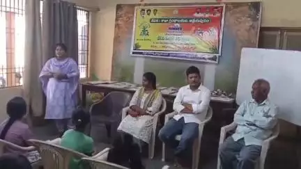 ఆత్రేయపురం శాఖా గ్రంథాలయం లో ఘనంగా ముగిసిన వేసవి విజ్ఞాన తరగతులు. విద్యార్థులకు బహుమతులు, ప్రశంసా పత్రాలు అందజేత
