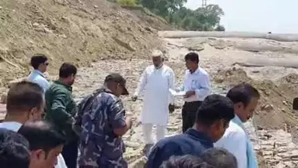 सकलडीहा: मंत्री स्वतंत्र देव सिंह ने चंदौली के बाद संभावित क्षेत्र कुंडा कला और नरौली का किया निरीक्षण