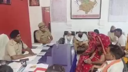 हिण्डौन: सदर थाना परिसर में ईदुलजुहा के त्यौहार की पूर्व संध्या पर एएसपी की अध्यक्षता में सीएलजी सदस्यों की बैठक आयोजित हुई