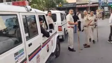 झुंझुनू: झुंझुनू कोतवाल ने शाम को सगीरा सर्किल के पास नाकाबंदी पर वाहनों की की कार्रवाई