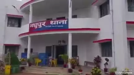 मधुपुर: मधुपुर में ईदगाह के पास खड़ी बाइक चोरों ने चुराई