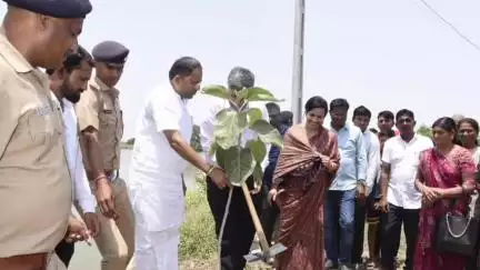 ઓલપાડ: મોર અને જીણોદ ગામે શેલ કંપનીના CSR ફંડમાંથી નિર્મિત લોકકલ્યાણના કાર્યોનું લોકાર્પણ