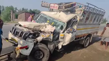 सरैया: बासूचक में NH-722 पर पिकअप ने खड़ी ट्रक को मारी टक्कर, तीन लोग घायल