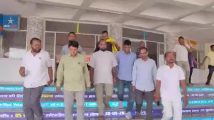 गिरिडीह: भाकपा माले के जिला कमिटी के प्रतिनिधि डीसी ऑफिस में गिरिडीह उपायुक्त रामनिवास यादव से मिले