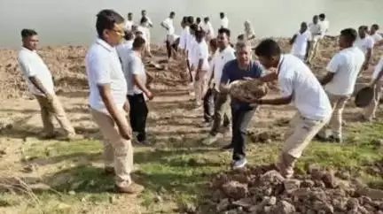 बाड़मेर: पुलिस और सेना ने उत्तरलाई नाडी में श्रमदान किया, पुलिस अधीक्षक और अतिरिक्त जिला कलक्टर भी रहे उपस्थित