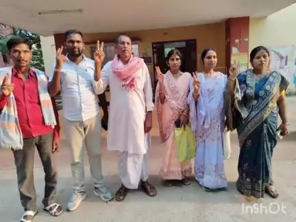 लातेहार: मनिका प्रखंड प्रमुख प्रतिमा देवी ने अनुमंडल पदाधिकारी लातेहार अजय रजक को शुक्रवार शाम 5:00 बजे सौंपा विश्वास प्रस्ताव