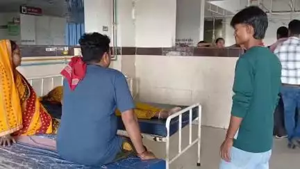 बेतिया: तेज आंधी में पेड़ गिरने से महिला जख्मी, जीएमसीएच में इलाज के दौरान हुई मौत