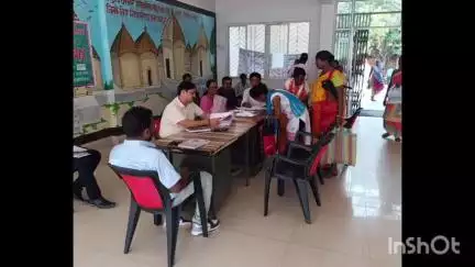 शिकारीपाड़ा: शिकारीपाड़ा प्रखंड सभागार में जनता दरबार का आयोजन, लोगों की समस्याएँ सुनी गईं