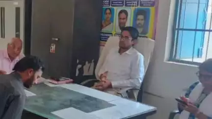 हज़ारीबाग: डीएसई ने उत्क्रमित उच्च विद्यालय टाटीझरिया का औचक निरीक्षण किया, वीडियो वायरल होने पर लिया संज्ञान
