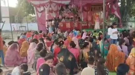 कन्नौज जनपद के सिकंदरपुर नगर पंचायत क्षेत्र कसियापुर में चल रही श्रीमद भागवत कथा के अंतिम दिन उमड़ी श्रद्धालुओं की भीड़।