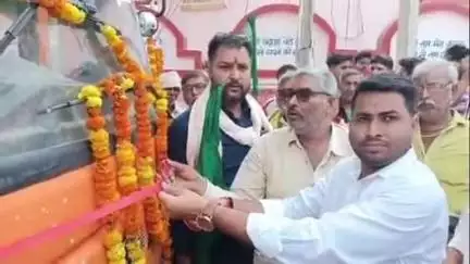 रानीगंज: जामताली से प्रयागराज के लिए परिवहन निगम की बस सेवा शुरू, ग्रामीणों में खुशी की लहर, प्रमुख ने दिखाई हरी झंडी