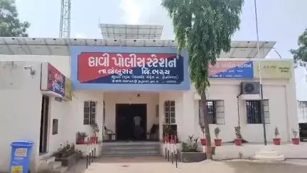 જંબુસર: ભરૂચ જિલ્લાના જંબુસર તાલુકાના કલીયારી અને દહરી ગામ વચ્ચે એક વ્યક્તિ ની મૃત હાલત મા લાશ મળી આવી