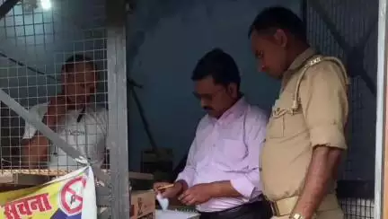 शाहबाद: आबकारी निरीक्षक ने शाहाबाद की देसी शराब और कंपोजिट शॉप का किया निरीक्षण