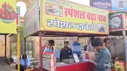 जैसलमेर: खाद्य सुरक्षा अधिकारी की टीम ने जैसलमेर में स्ट्रीट वेंडर्स और माल का निरीक्षण कर 10 खाद्य पदार्थों के नमूने लिए