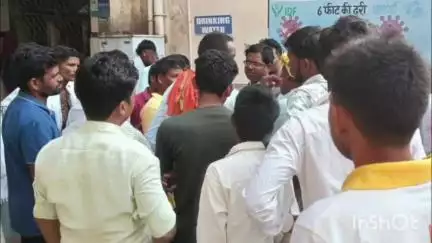 गढ़वा: गढ़वा जिले के मेराल थाना क्षेत्र के पेशका गांव में करंट लगने से एक मजदूर की मौत