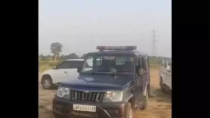 हाटा: हाटा कोतवाली के एनएच 28 स्थित बड़े पुल के पास झाड़ियों में मिला युवक का शव, क्षेत्र में फैली सनसनी: सीओ ने दी जानकारी