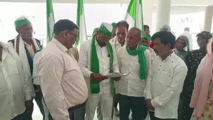 मंझनपुर: तालाब पर कब्जा, प्रशासन बेबस, नायब तहसीलदार पर मिलीभगत का आरोप, किसान यूनियन ने कलेक्ट्रेट में दिया अल्टीमेटम
