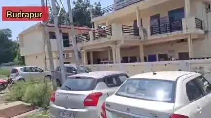 रुद्रपुर: ट्रांजिट कैंप शिवनगर की खराब सड़क को बनाने की मांग को लेकर स्थानीय लोगों नेPWDकार्यालय में किया धरना प्रदर्शन#jansamasya