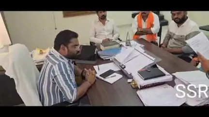 सैलाना: बकरीद से पहले गोवंश तस्करी व वध के विरोध में विहिप सक्रिय, राष्ट्रपति के नाम तहसीलदार को सौंपा ज्ञापन