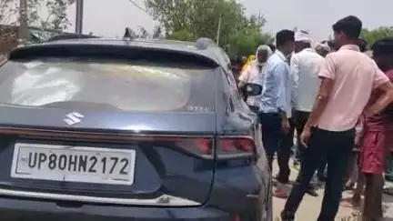 कार और मोटरसाइकिल में आमने-सामने से हुई टक्कर