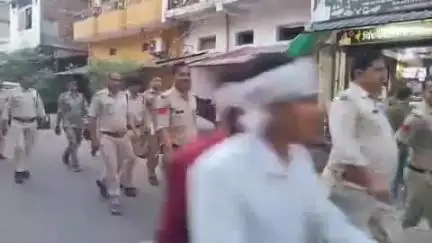 नौगांव: नौगांव एसडीओपी के नेतृत्व में ईद पर्व को लेकर निकाला गया फ्लैग मार्च