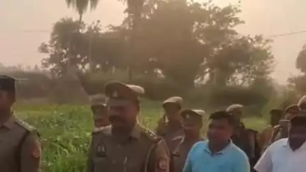नौगावां सादात: बकरा ईद के मद्देनज़र नौगांवा क्षेत्र में सीओ ने पुलिस बल के साथ किया फ्लैट मार्च