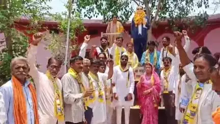 पचोर: आप पार्टी की प्रदेश अध्यक्ष व सिंगरौली महापौर रानी अग्रवाल ने पचोर में बाबा साहब की प्रतिमा पर माल्यार्पण किया