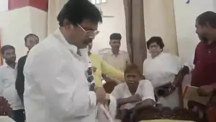 दरभंगा: शाहिद सूरज नारायण सिंह की स्मृति सभा को लेकर दरभंगा परिसदन में आयोजनकर्ताओं ने की प्रेस वार्ता