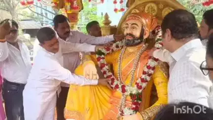 पालघर: शिवसेना उद्धव बाळासाहेब ठाकरे पक्ष नगर प्रतिष्ठानच्या वतीने हुतात्मा चौक परिसरात शिवराज्याभिषेक दिन उत्साहात साजरा
