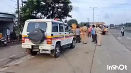 औसा: औसा तालुक्यातील उजनी येथे घराच्या समोर पत्र्याच्या शेडमध्ये बांधलेले 20हजाराचे बोकड आज्ञात चोरट्याने पळवले