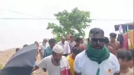 ধুবুৰী ভাগ: শিলঘাগৰীত ব্ৰহ্মপুত্ৰৰ গৰাখহনীয়াৰ তাৎক্ষণিক ভাৱে প্ৰতিৰোধ কৰাৰ বাবে তিনি লাখ টকা আৱন্টন দিলে সাংসদ ৰকিবুল হুছেইনে