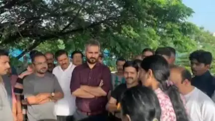 हवेली: ‘वॉक विथ कमिशनर’ अंतर्गत आयुक्त शेखर सिंह यांचा पुर्णानगर येथे थेट नागरिकांशी संवाद.