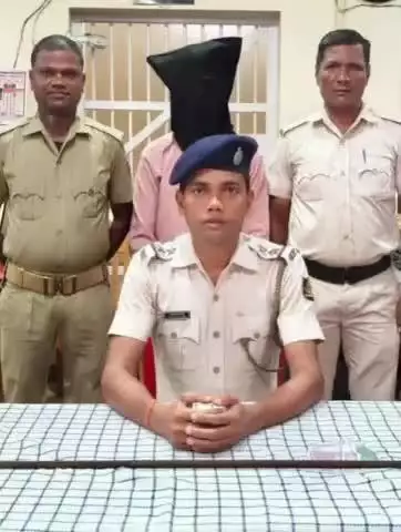 ପୁରୀ ମ୍ୟୁନିସିପାଲଟି: ପୁରୀ ମରଚିକୋଟ ଛକ ନିକଟରେ ଦାଦାବଟି ଆଦାୟ କରିବା ଅଭିଯୋଗ ରେ ଜଣକୁ ଗିରଫ କରିଛି ଟାଉନ ଥାନା ପୋଲିସ l