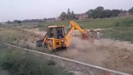 प्रदुम पुत्र देवकी नंदन की दबंगई JCB लेकर आये और जबरदस्ती किया कब्ज़ा
