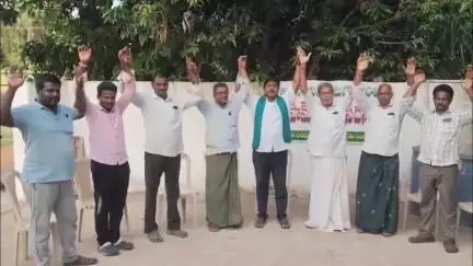 పామాయిల్ రైతుల సమస్యలపై ఈ నెల 9న కలెక్టరేట్ వద్ద ధర్నా: విజయరాయిలో రైతు సంఘం నేతలు
