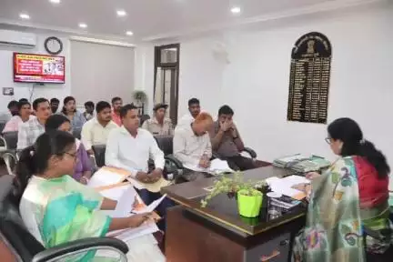 सिमडेगा: उपायुक्त ने मिशन वात्सल्य के अंतर्गत योजनाओं एवं कार्यों की समीक्षा की