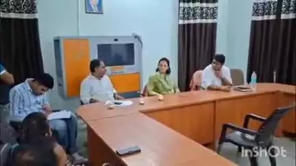 किशनगढ़: बांदरसिंदरी स्थित ग्राम पंचायत में उपखंड अधिकारी निशा सहारण ने रात्रि चौपाल लगाकर ग्रामीणों की समस्याएं सुनीं