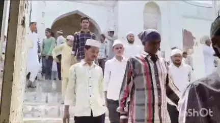 कोल: अलीगढ़ की शाही जमा मस्जिद में शांतिपूर्ण तरीके से अदा हुई जमे की नमाज़, गाइडलाइन के तहत मनाया जाएगा ईद-उल-अज़हा का त्यौहार