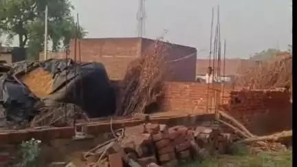 सहसवान: सहसवान कोतवाली क्षेत्र के गांव में रास्ता विवाद पर एक पक्ष ने ईंट-पत्थर बरसाए, वीडियो सोशल मीडिया पर वायरल
