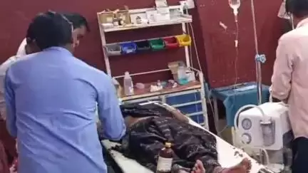 मंझनपुर: दानपुर के पास दर्दनाक हादसा: टेंवा निमंत्रण से लौट रहे बाइक सवारों को कार ने मारी टक्कर, एक की मौत, दो को रेफर किया गया