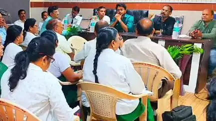 लांजी: स्वास्थ्य विभाग की मासिक समीक्षा बैठक में लांजी बीएमओ को सख्त निर्देश, लक्ष्य से कम उपलब्धि पर होगी कार्रवाई