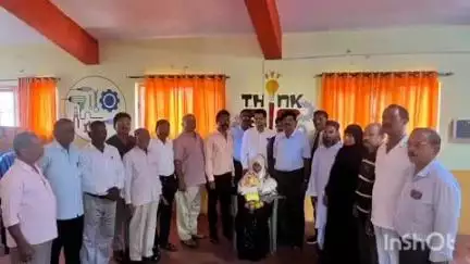 ಶಿರಸಿ: ಸರ್ಕಾರಿ ಉರ್ದು ಮತ್ತು ಆಂಗ್ಲ ಮಾಧ್ಯಮ ಪ್ರೌಢಶಾಲೆಯಲ್ಲಿ ಎಸ್ಎಸ್ಎಲ್ಸಿಯ ಪ್ರಥಮ ಸ್ಥಾನ ಪಡೆದ ಶಗುಪ್ತಾ ಅಜುಂ ಗೆ ಸನ್ಮಾನ