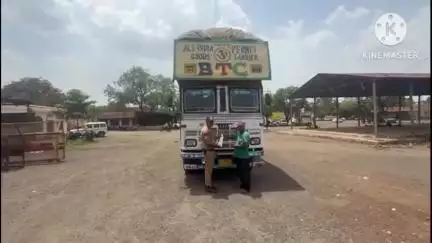 आगर: नियम विरुद्ध वाहन चलाते दो ट्रकों के चालकों को आगर यातायात पुलिस ने पकड़ा, किया ₹25000 का चालान