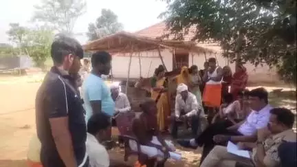 हनुमना: शाहपुर थाना क्षेत्र के भमरा गांव पहुंचे कलेक्टर और SP, सड़क हादसे में मृत लोगों के परिवार को दी सांत्वना